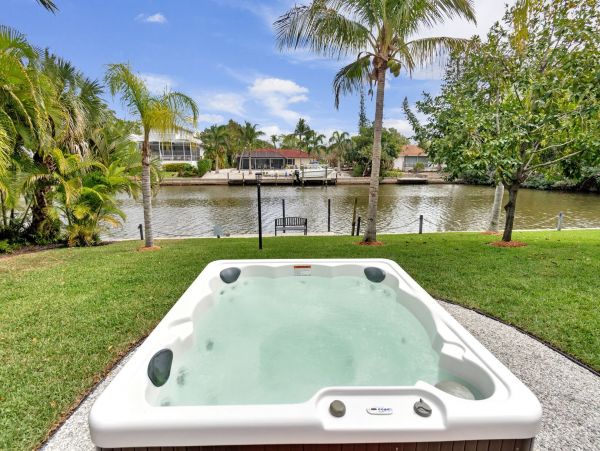 Short Walk to Beach Sanibel Vacation Townhome Two Bedrooms
