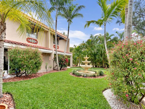 Short Walk to Beach Sanibel Vacation Townhome Two Bedrooms