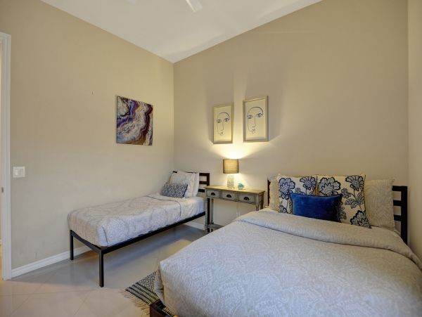 Palm Springs Home 991335