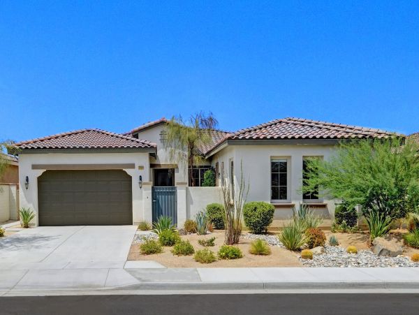 Palm Springs Home 991335