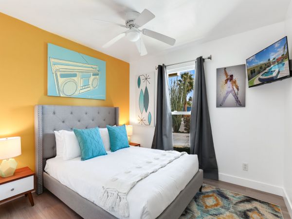 Palm Springs Home 991343