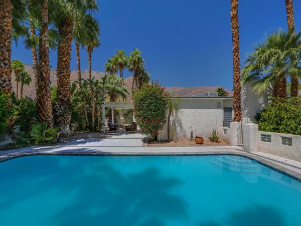 Palm Springs Home 991347