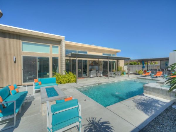 Palm Springs Home 991354