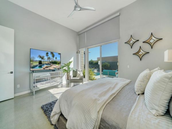 Palm Springs Home 991354