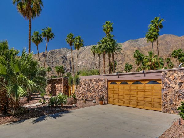Palm Springs Home 991355