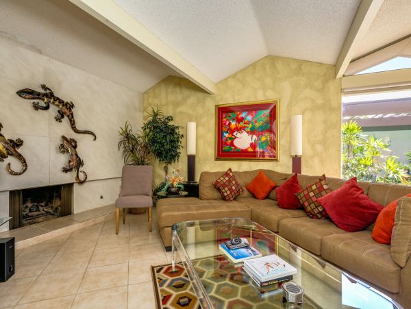 Palm Springs Home 991355