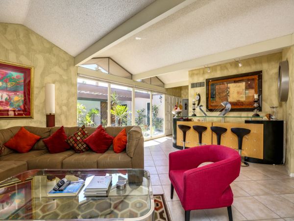 Palm Springs Home 991355