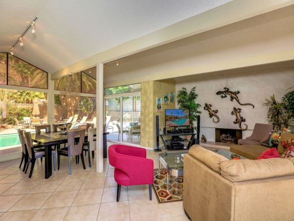 Palm Springs Home 991355