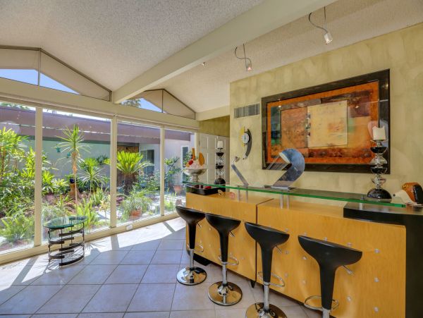Palm Springs Home 991355