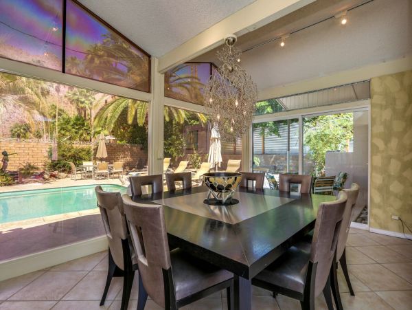 Palm Springs Home 991355