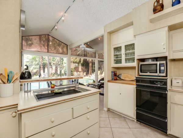 Palm Springs Home 991355