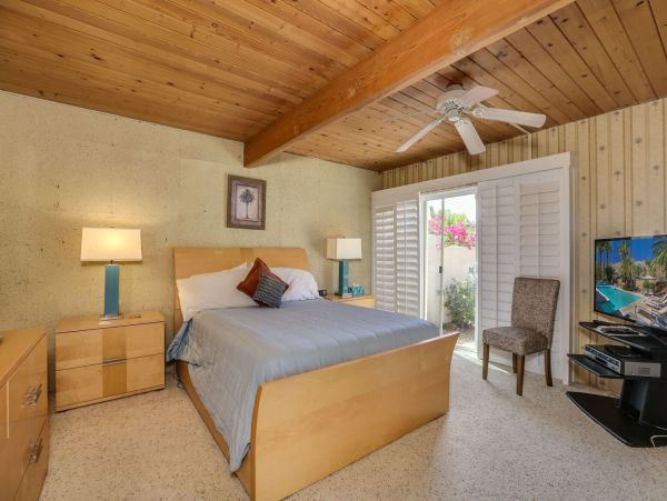 Palm Springs Home 991355