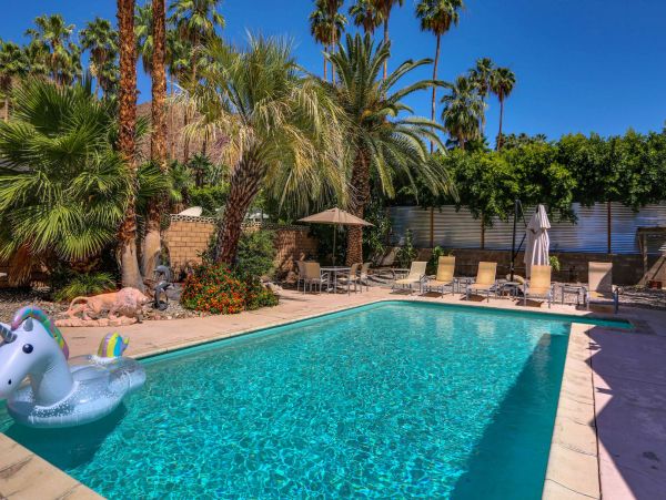 Palm Springs Home 991355