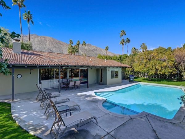 Palm Springs Home 991356