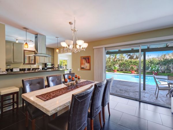Palm Springs Home 991356
