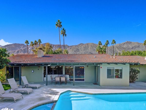 Palm Springs Home 991356