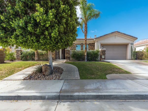 Palm Springs Home 991369