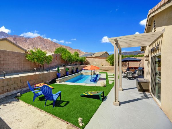 Palm Springs Home 991370