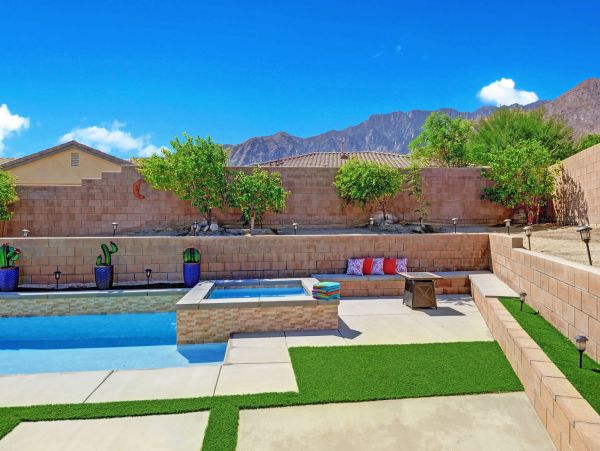 Palm Springs Home 991370