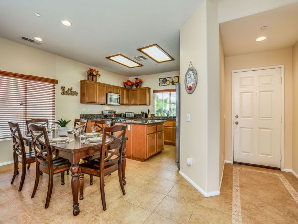 Palm Springs Home 991370