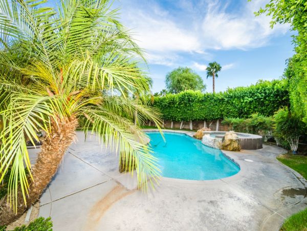 Palm Springs Home 991372