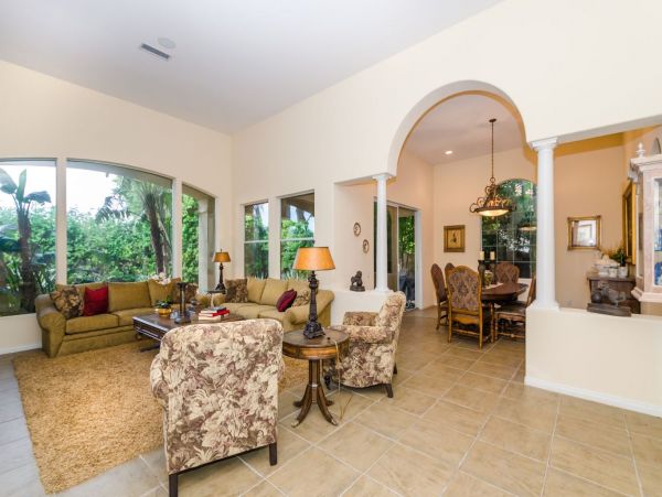 Palm Springs Home 991372