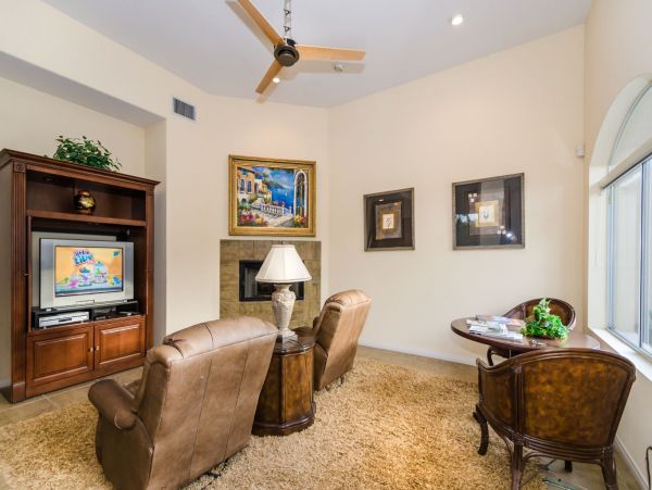 Palm Springs Home 991372