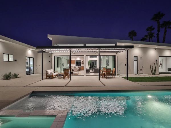 Palm Springs Home 991375
