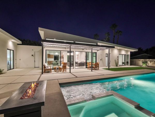 Palm Springs Home 991375