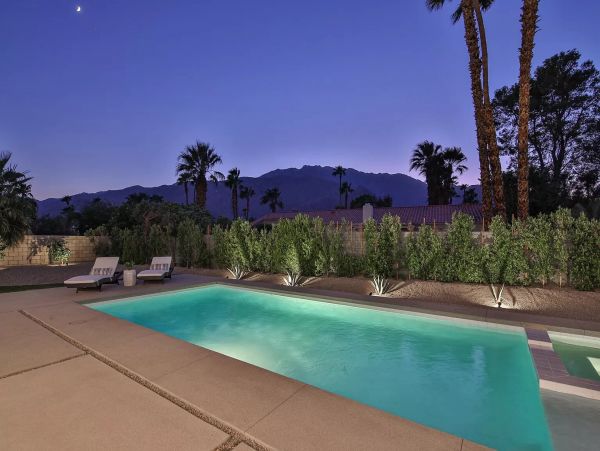 Palm Springs Home 991375