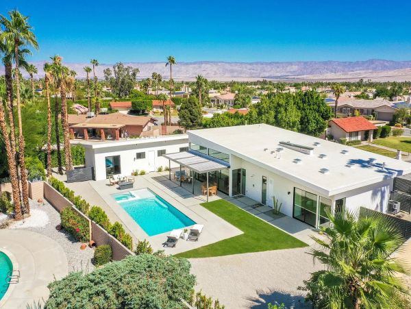 Palm Springs Home 991375