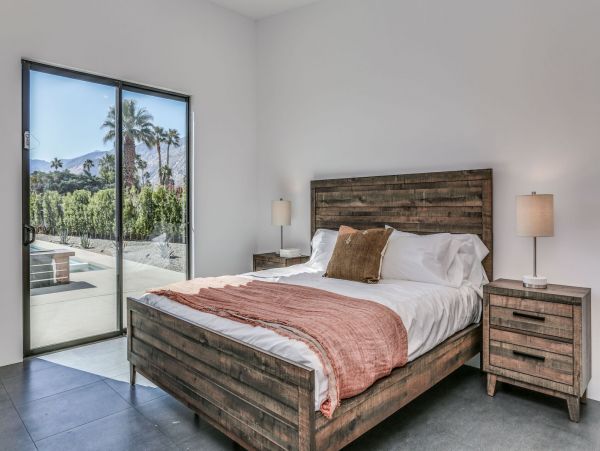 Palm Springs Home 991375