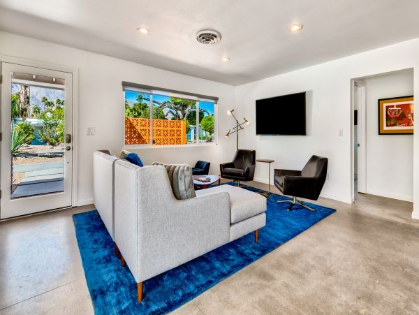 Palm Springs Home 991376