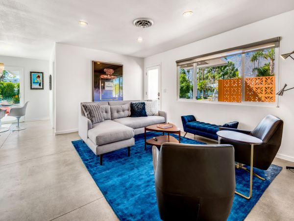 Palm Springs Home 991376