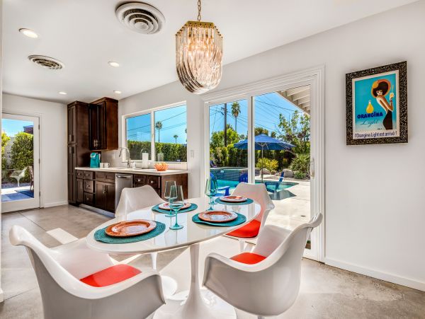 Palm Springs Home 991376