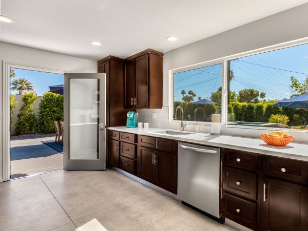 Palm Springs Home 991376