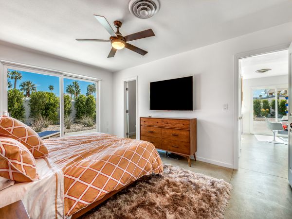 Palm Springs Home 991376