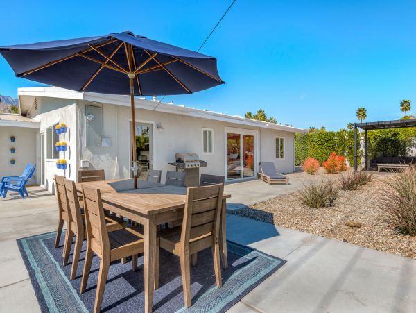 Palm Springs Home 991376