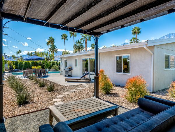 Palm Springs Home 991376
