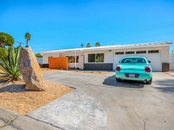 Palm Springs Home 991376