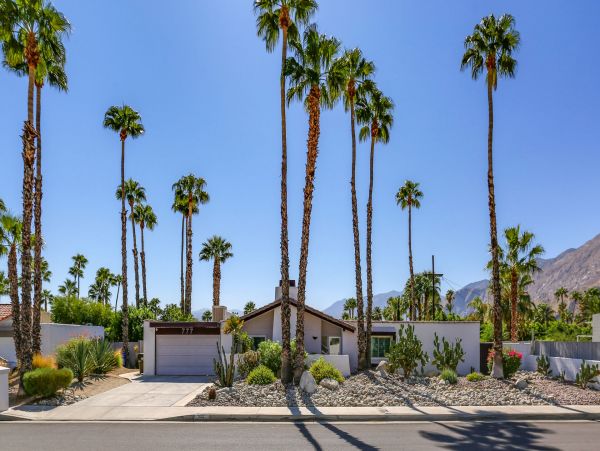 Palm Springs Home 991377