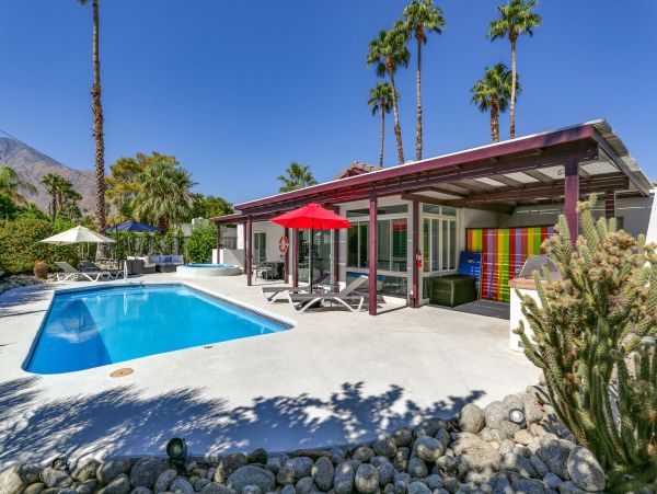 Palm Springs Home 991377