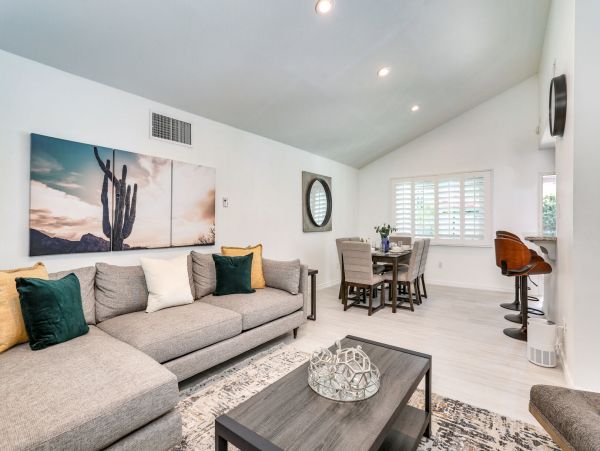 Palm Springs Home 991377