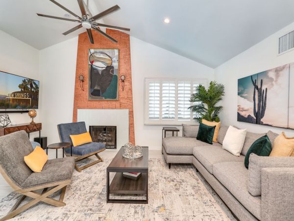 Palm Springs Home 991377