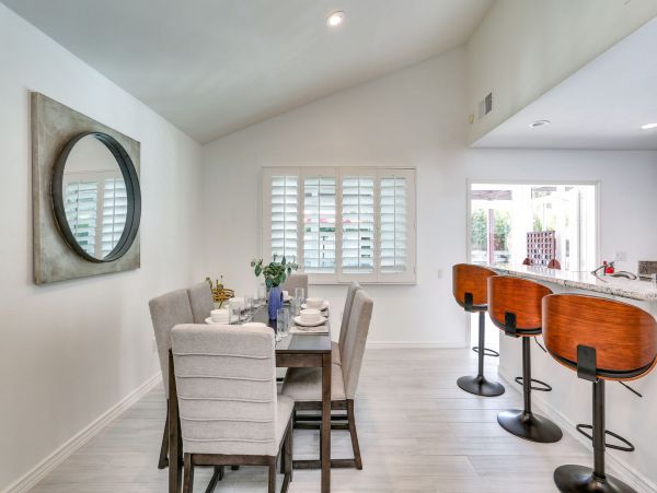 Palm Springs Home 991377
