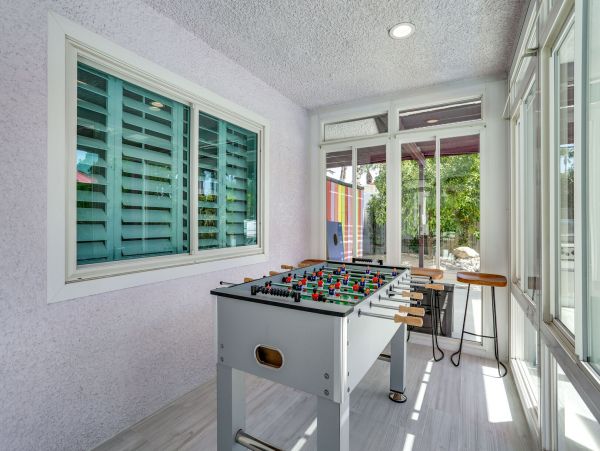 Palm Springs Home 991377