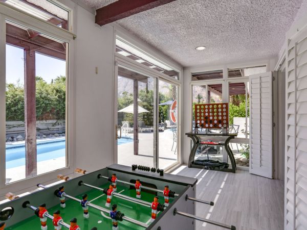 Palm Springs Home 991377