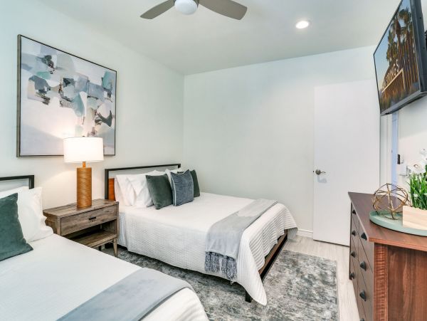 Palm Springs Home 991377