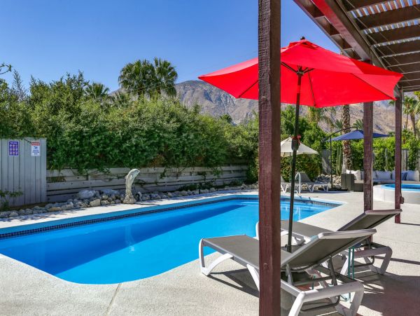 Palm Springs Home 991377