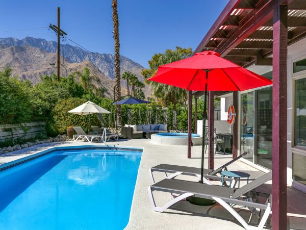 Palm Springs Home 991377